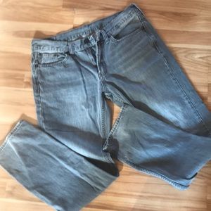 Men’s gray bullhead jeans